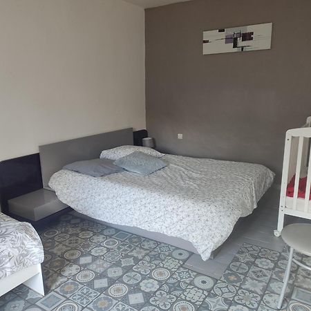 Maison Plain Pied, 2 Chambres, Longere Typique , Fraiche, Dans Bourg Avec Tous Commerces Lucay-le-Male Luaran gambar
