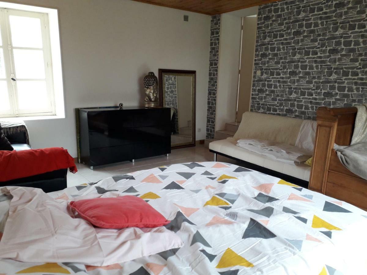 Maison Plain Pied, 2 Chambres, Longere Typique , Fraiche, Dans Bourg Avec Tous Commerces Lucay-le-Male Luaran gambar