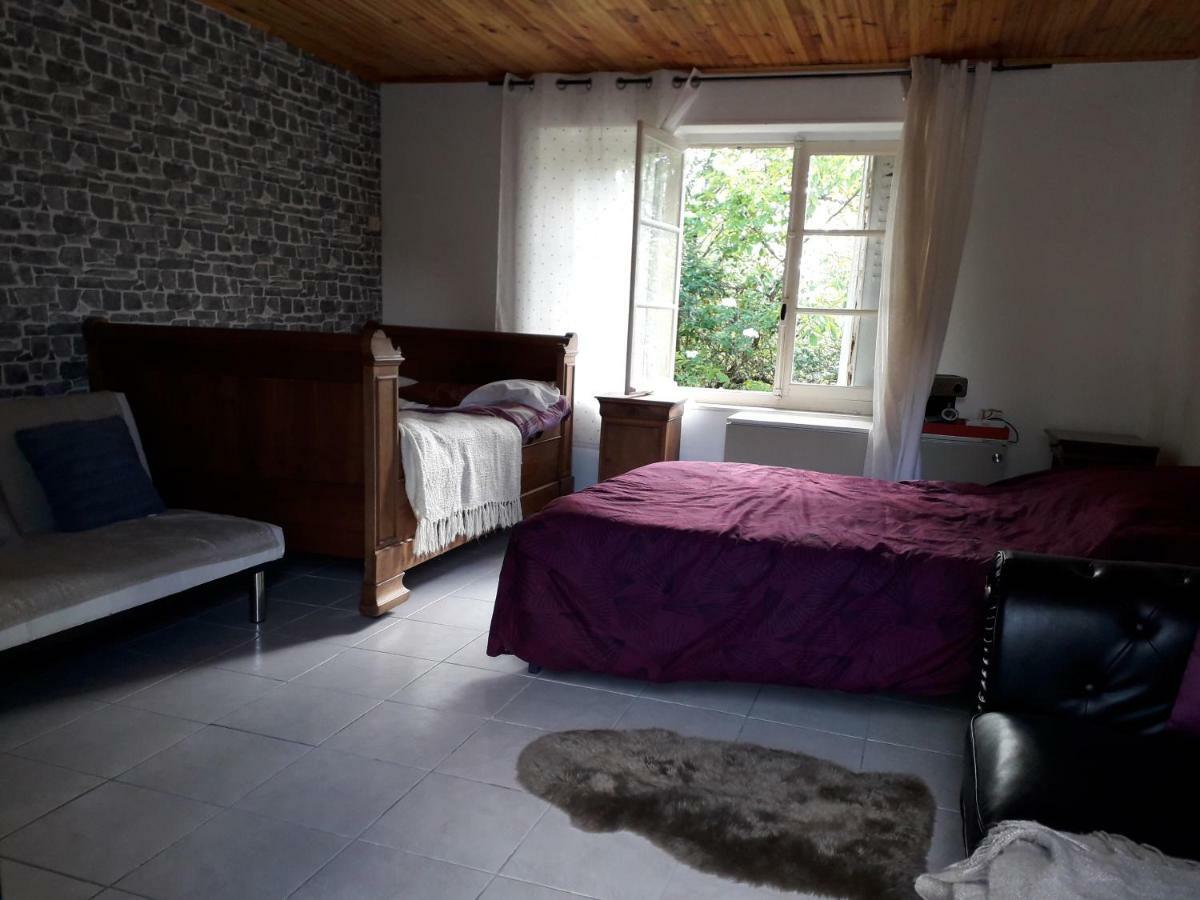 Maison Plain Pied, 2 Chambres, Longere Typique , Fraiche, Dans Bourg Avec Tous Commerces Lucay-le-Male Luaran gambar